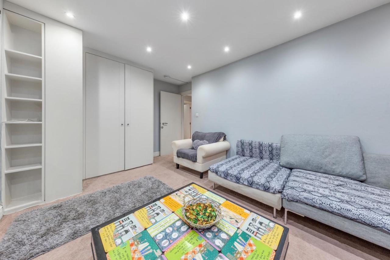 Elegant And Chic 2-Bedroom Basement Apartment In Paddington Лондон Екстериор снимка